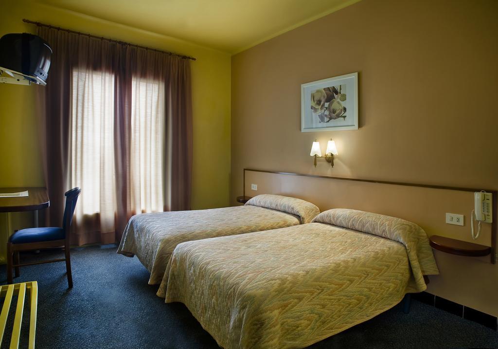 קסטלו דה אמפוריאס Hotel Emporium - Adults Only מראה חיצוני תמונה