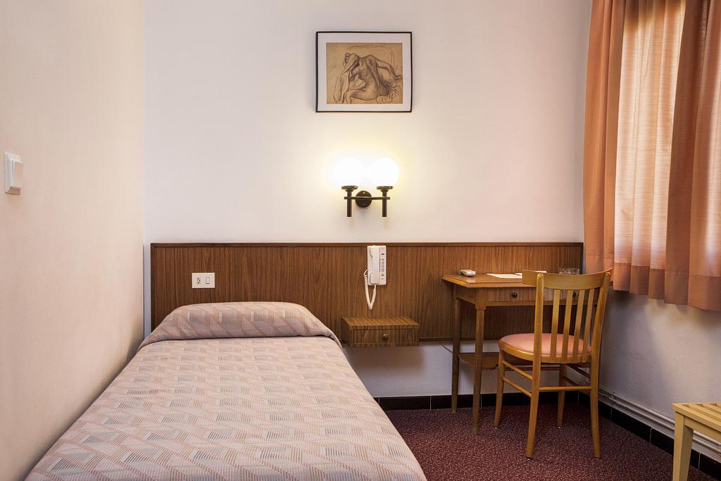 קסטלו דה אמפוריאס Hotel Emporium - Adults Only מראה חיצוני תמונה