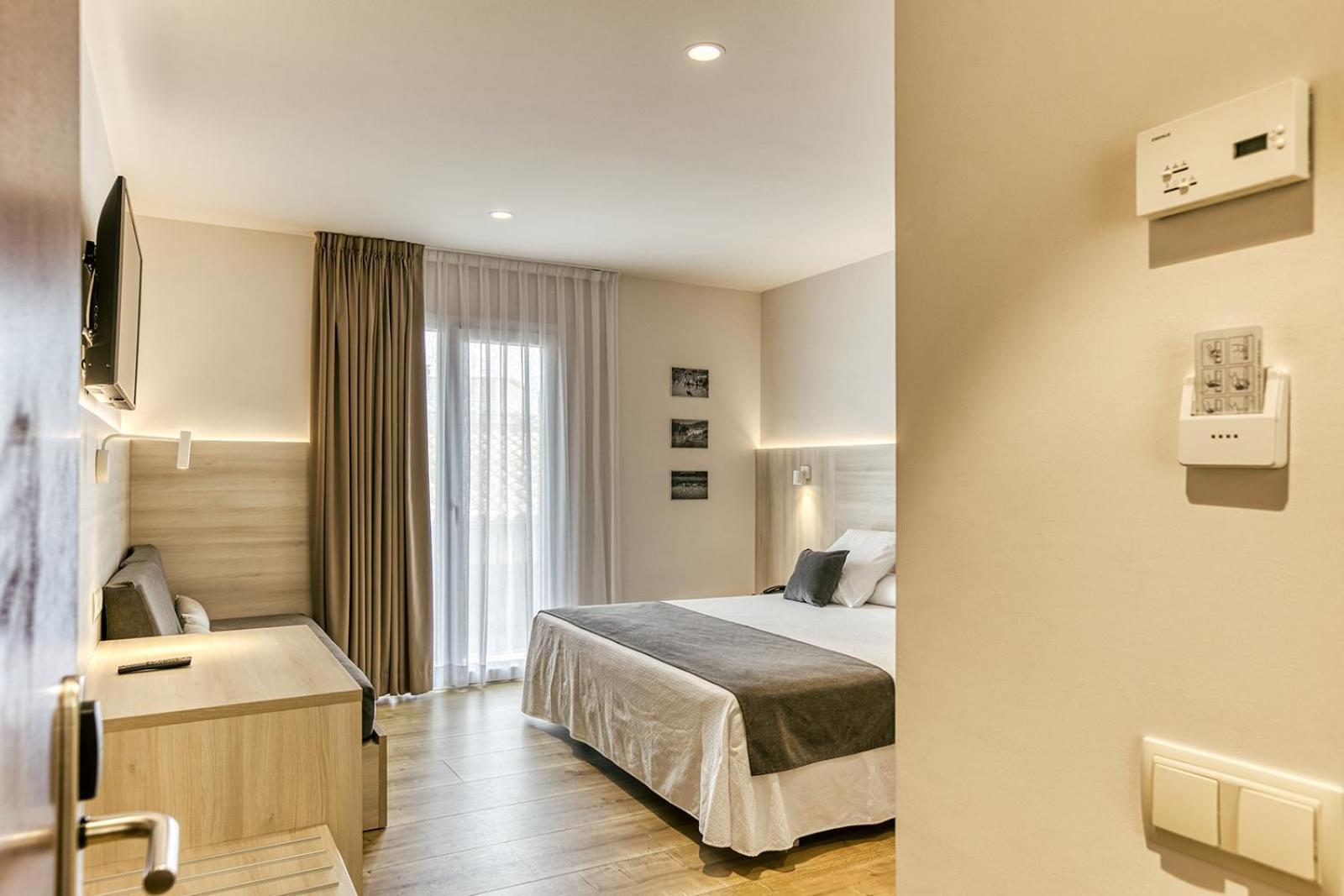 קסטלו דה אמפוריאס Hotel Emporium - Adults Only מראה חיצוני תמונה