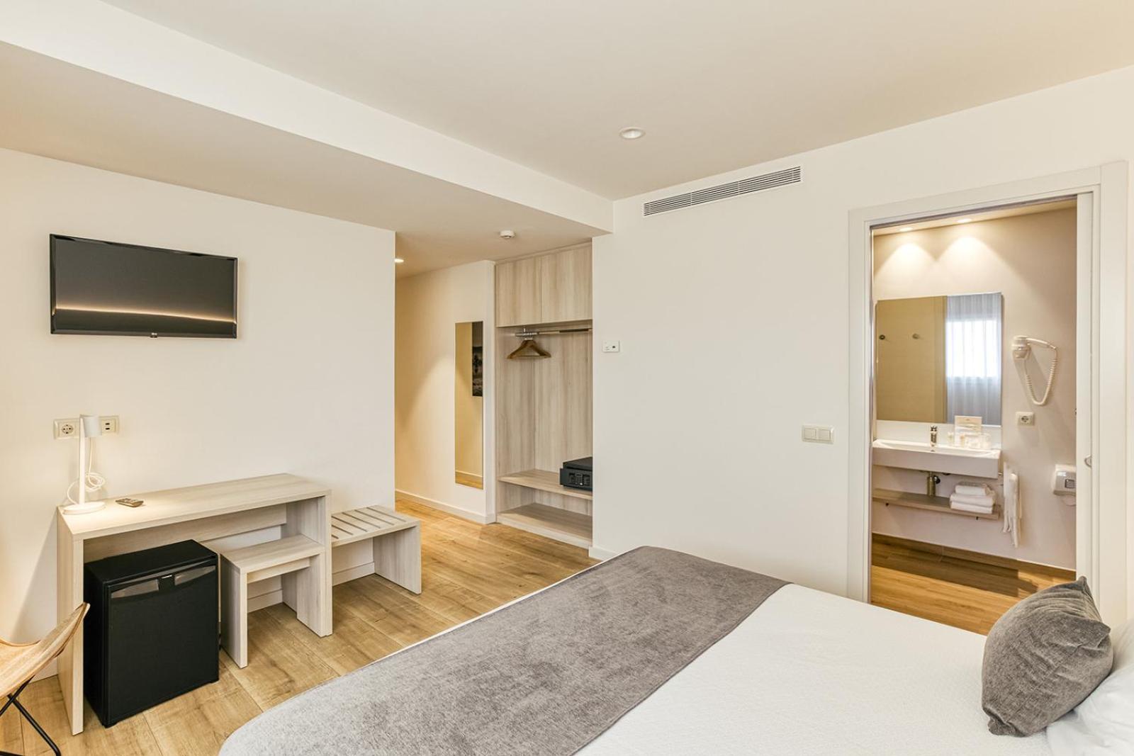 קסטלו דה אמפוריאס Hotel Emporium - Adults Only מראה חיצוני תמונה