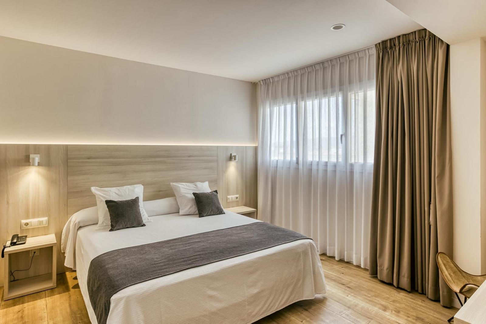 קסטלו דה אמפוריאס Hotel Emporium - Adults Only מראה חיצוני תמונה